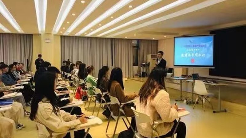 小标题：技能培训，选择学校的核心要素